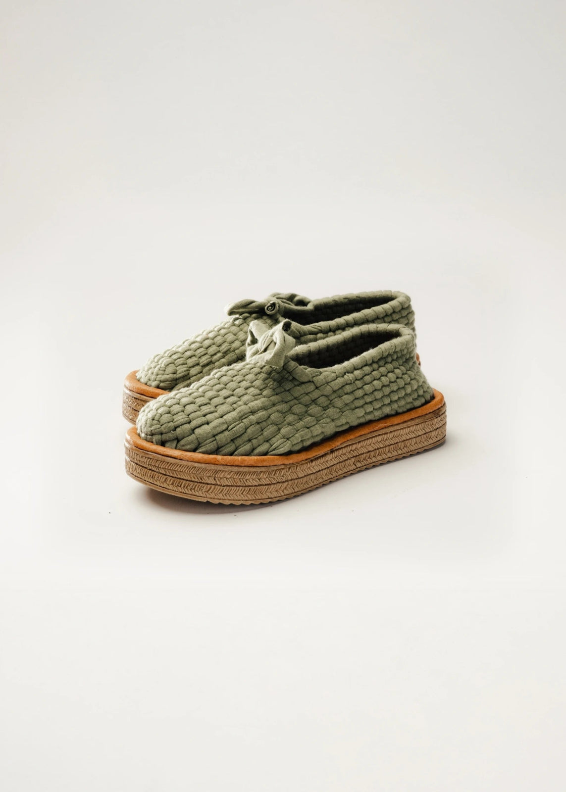 ARANZA CERRADO PLATAFORMA hecho a mano por Kawara Huaraches Artesanales | Calzado exclusivo de Kwaramx.com