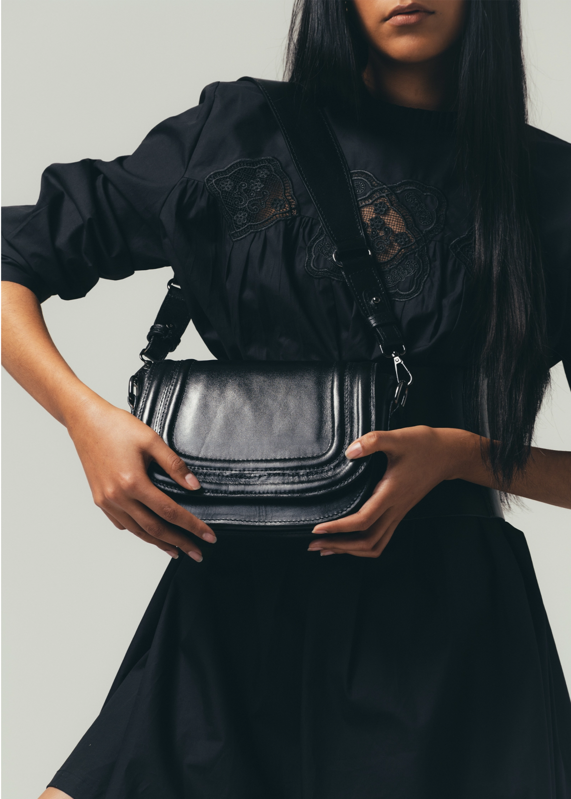 Bolso cruzado de piel artesanal de Kwara (NO ES Z*RA) hecho a mano por Kwaramx.com | exclusivo de Kwaramx.com