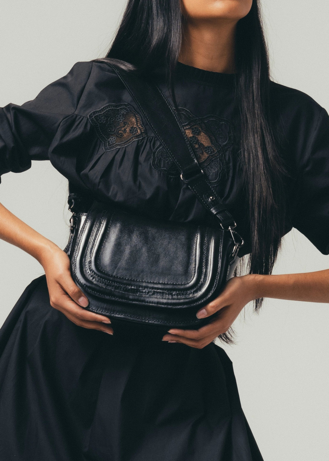 Bolso cruzado de piel artesanal de Kwara (NO ES Z*RA) hecho a mano por Kwaramx.com | exclusivo de Kwaramx.com