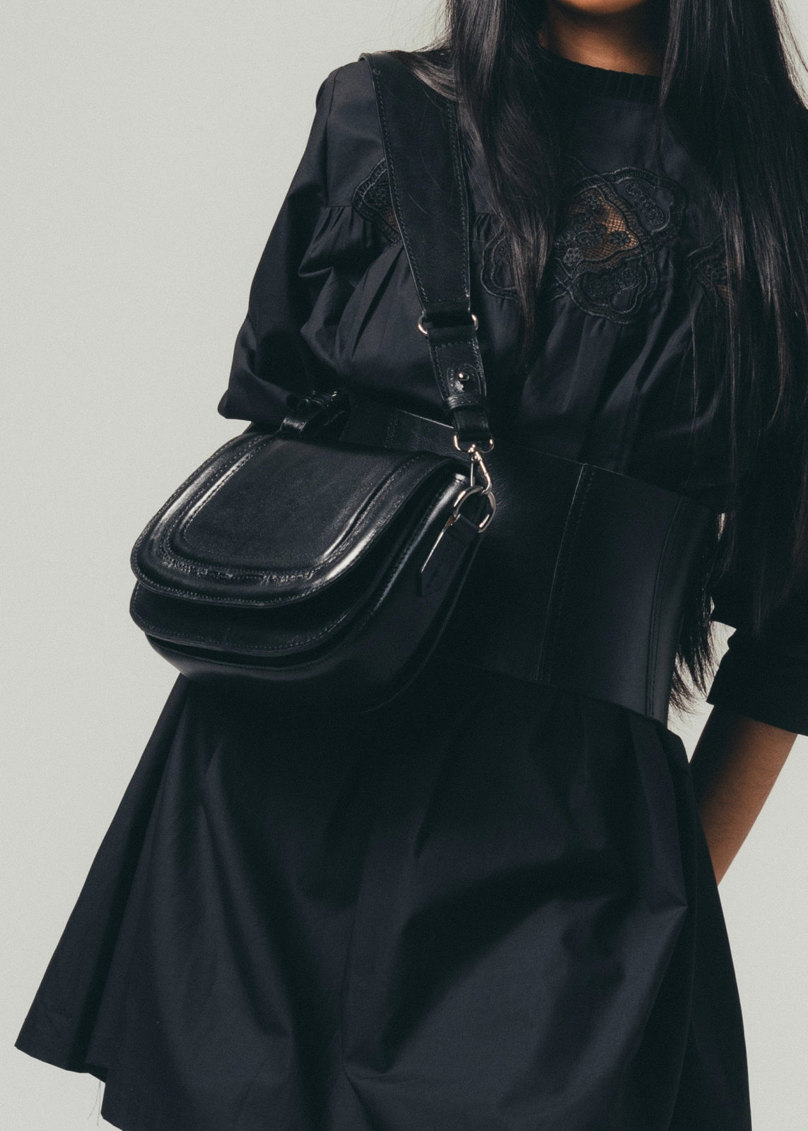 Bolso cruzado de piel artesanal de Kwara (NO ES Z*RA) hecho a mano por Kwaramx.com | exclusivo de Kwaramx.com