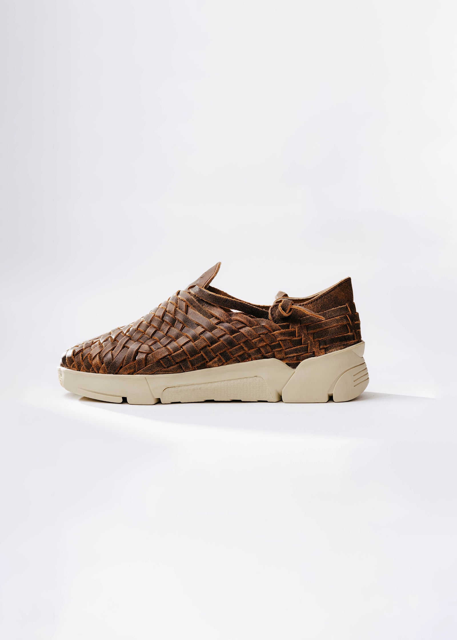 Tenis artesanal tipo huarache con suela cómoda – Modelo Fusion de Kwara