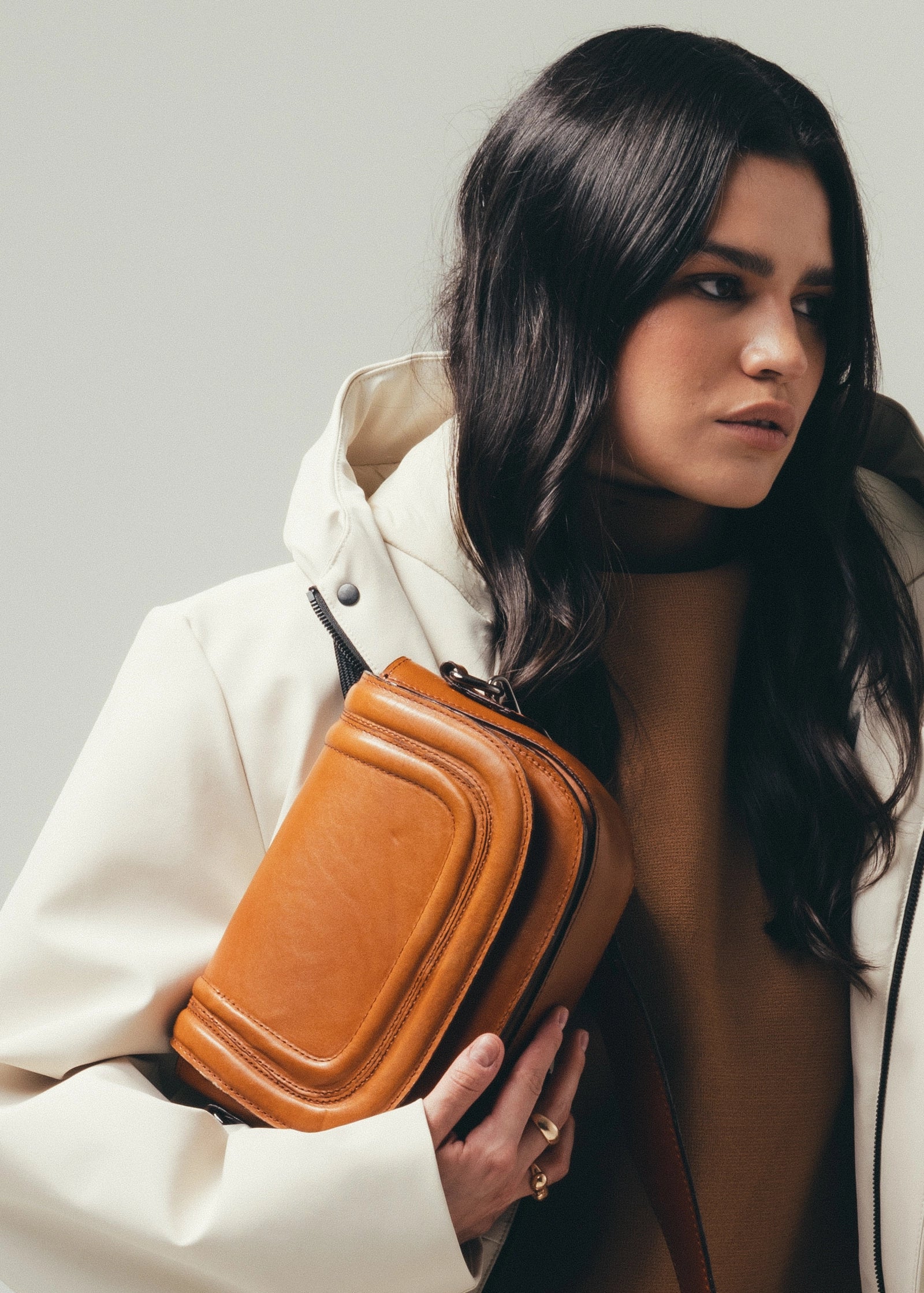 Bolso cruzado de piel artesanal de Kwara (NO ES Z*RA)