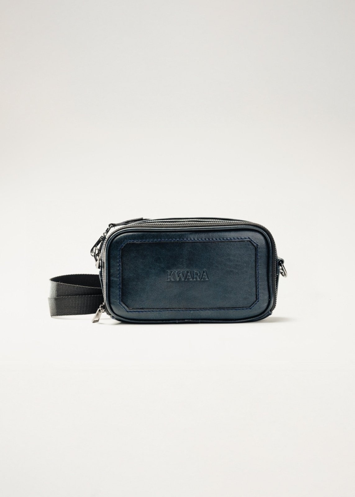 Pouch de piel artesanal azul – Modelo COYOTE de Kwara hecho a mano por Kwaramx.com | exclusivo de Kwaramx.com