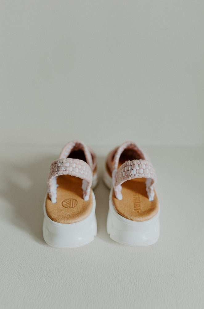 Sandalia tenis artesanal VANESSA de tela reciclada y piel – KWARA