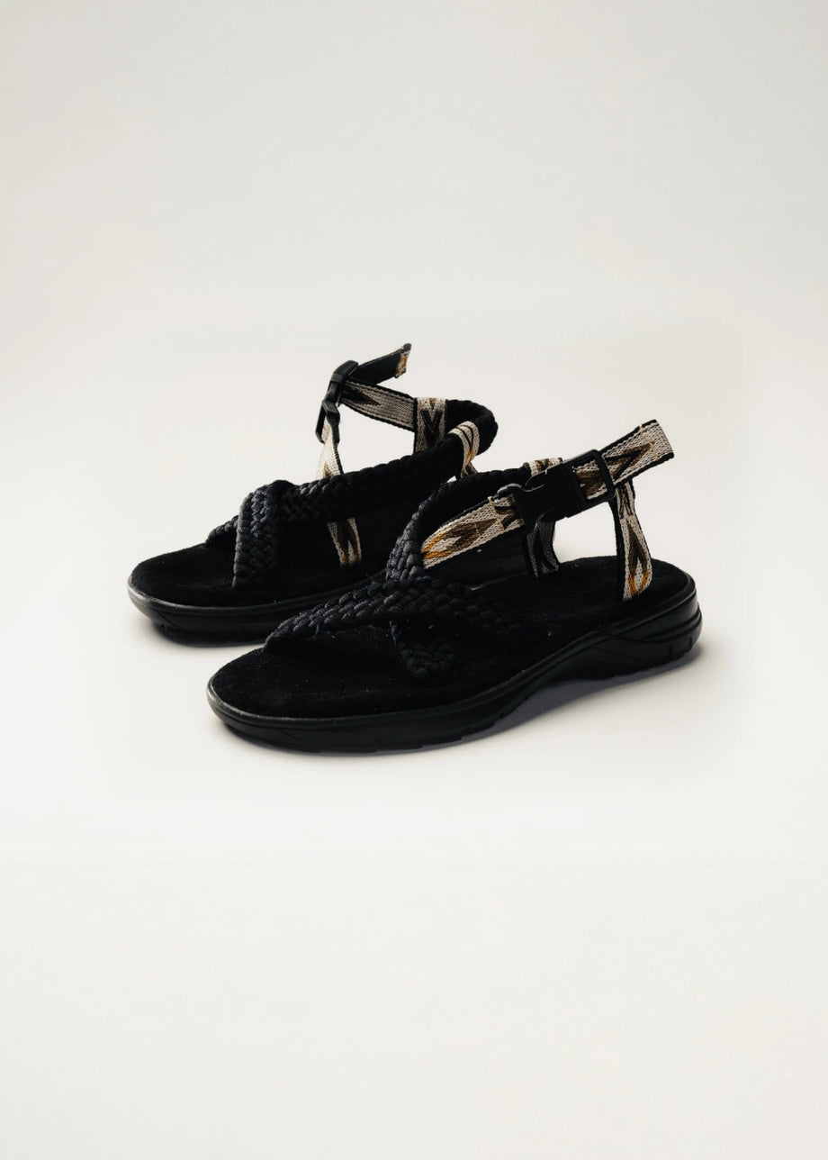 XARHINI DAMA sandalia artesanal con tiras tejidas y broche ajustable