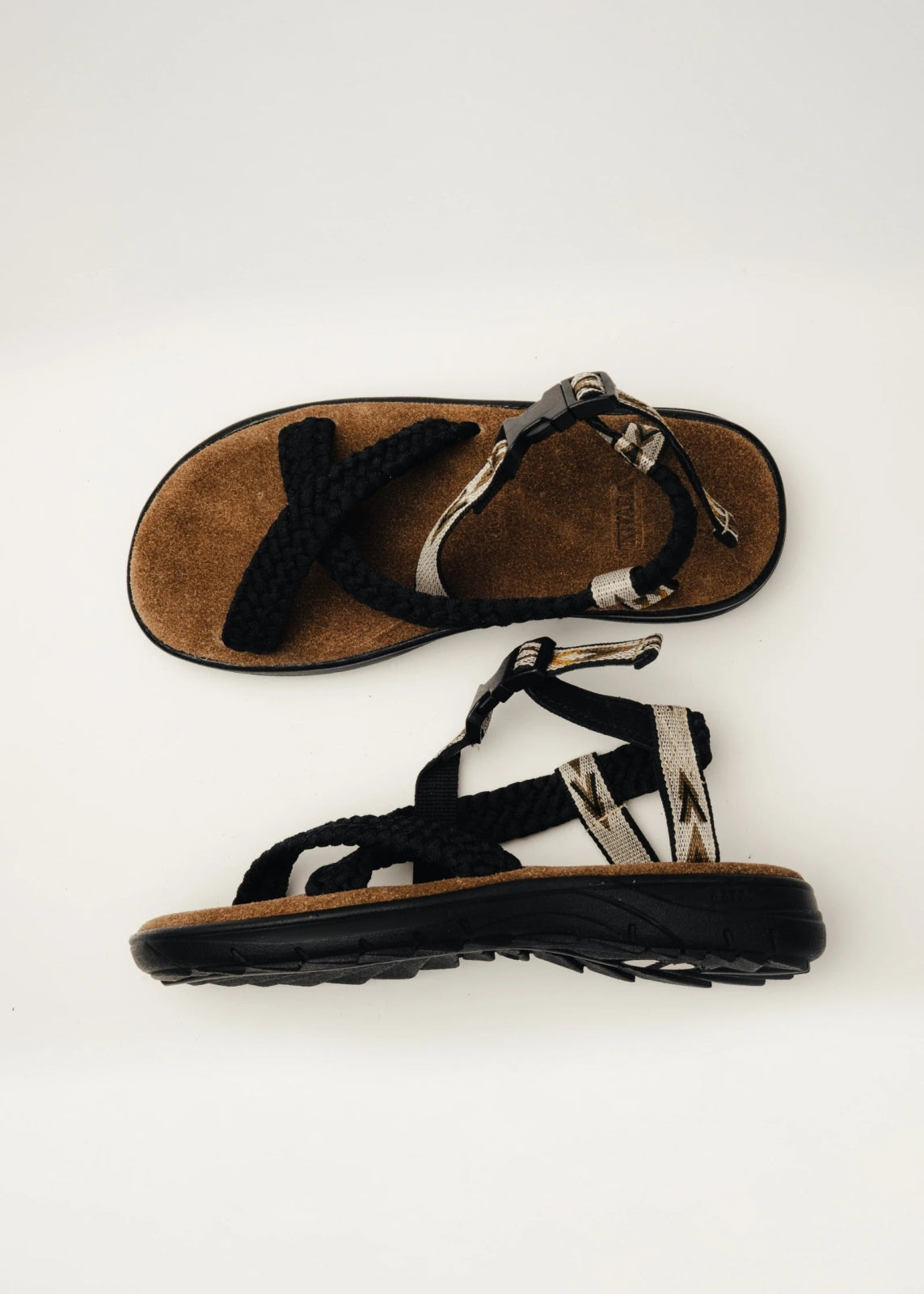 XARHINI DAMA sandalia artesanal con tiras tejidas y broche ajustable