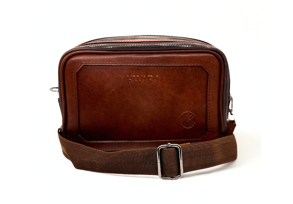 Neceser de piel artesanal con asa lateral – Modelo GRAN COYOTE de Kwara