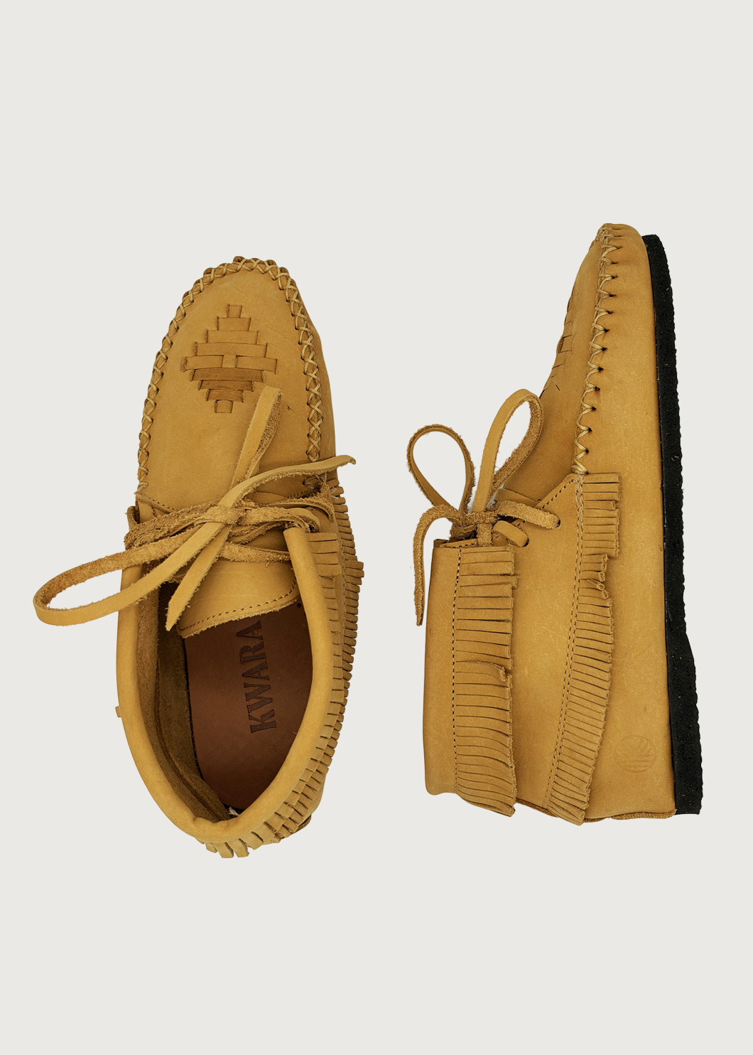 Par de botines Bronco Mujer color miel con flecos, vista diagonal