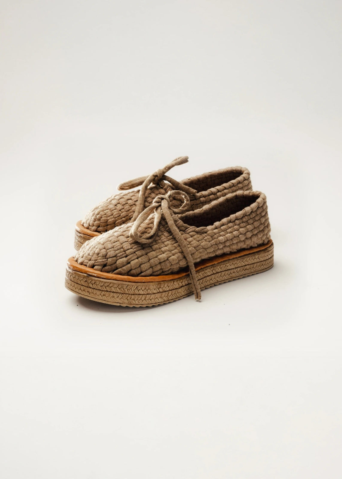 ARANZA CERRADO PLATAFORMA hecho a mano por Kawara Huaraches Artesanales | Calzado exclusivo de Kwaramx.com