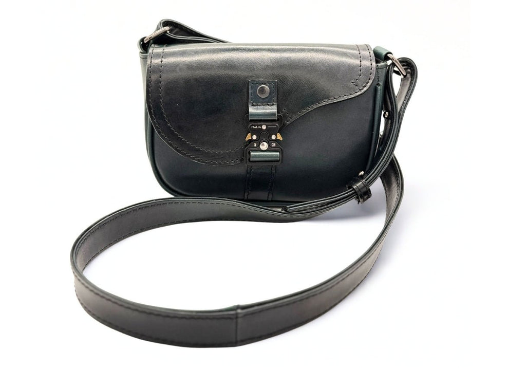 Bolso cruzado de piel artesanal con broche metálico – Modelo TEJÓN de Kwara hecho a mano por Kwaramx.com | exclusivo de Kwaramx.com