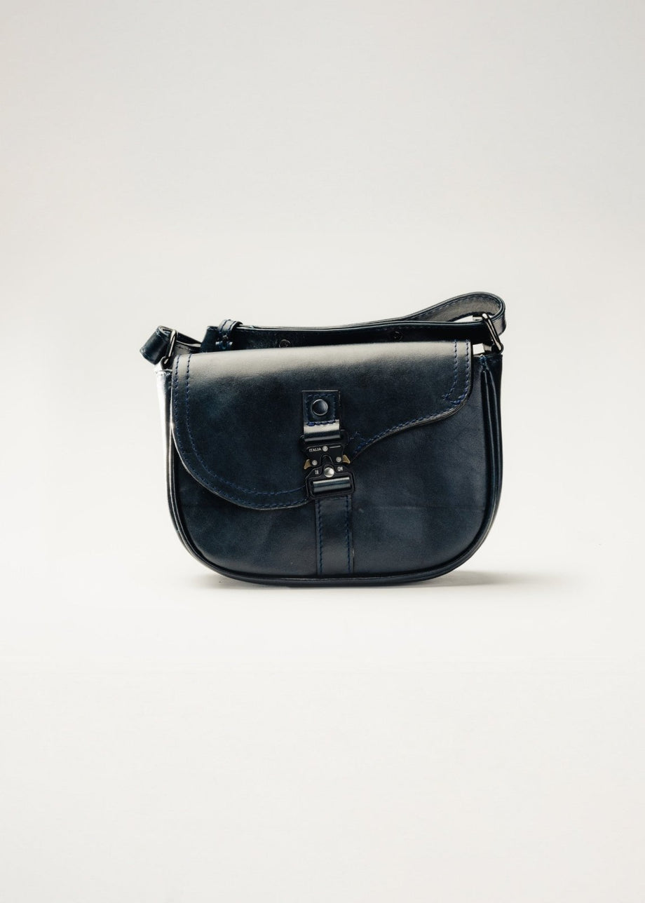 Bolso cruzado de piel artesanal con broche metálico – Modelo TEJÓN de Kwara (NO ES D*OR) hecho a mano por Kwaramx.com | exclusivo de Kwaramx.com