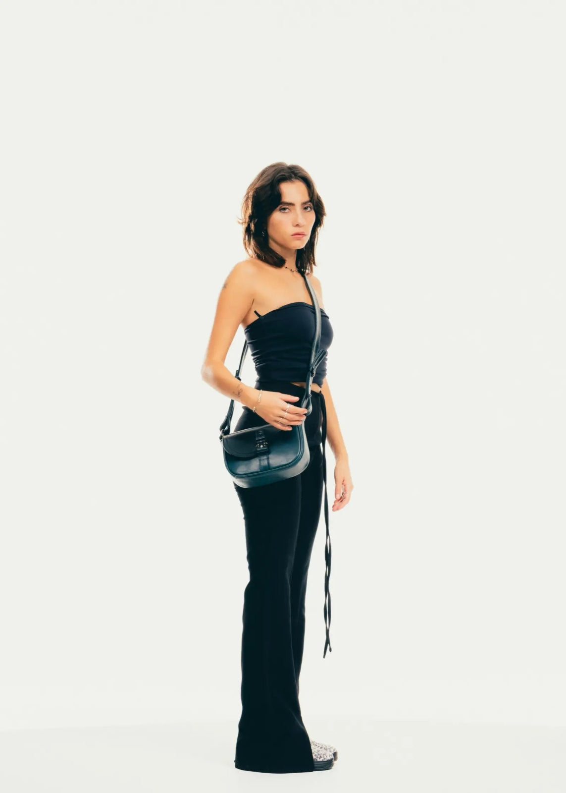 Bolso cruzado de piel artesanal con broche metálico – Modelo TEJÓN de Kwara (NO ES D*OR) hecho a mano por Kwaramx.com | exclusivo de Kwaramx.com