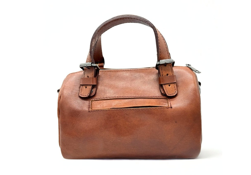Bolso de piel artesanal tipo duffel – Modelo AXOLOTE de Kwara hecho a mano por Kwaramx.com | exclusivo de Kwaramx.com
