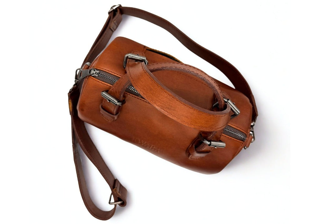 Bolso de piel artesanal tipo duffel – Modelo AXOLOTE de Kwara hecho a mano por Kwaramx.com | exclusivo de Kwaramx.com