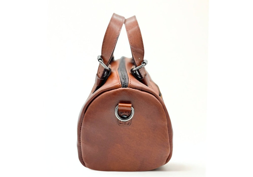 Bolso de piel artesanal tipo duffel – Modelo AXOLOTE de Kwara hecho a mano por Kwaramx.com | exclusivo de Kwaramx.com