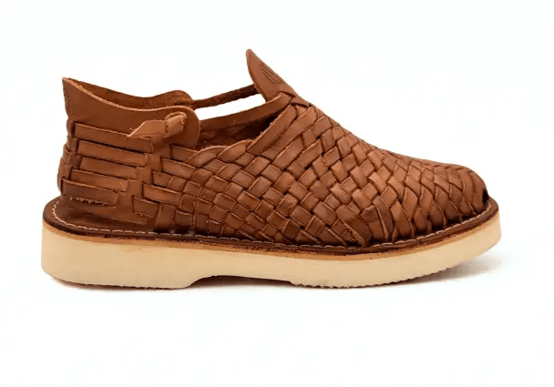 Huarache artesanal cerrado de piel trenzada con suela tipo crepé – Modelo Tierra de Kwara hecho a mano por Kwaramx.com | exclusivo de Kwaramx.com