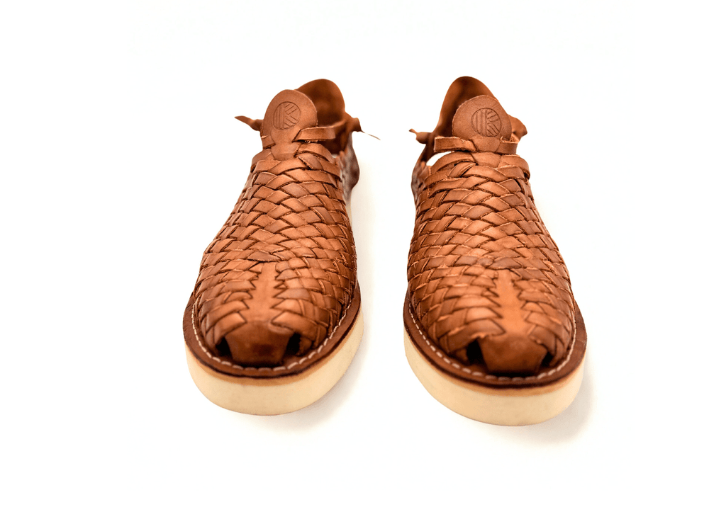 Huarache artesanal cerrado de piel trenzada con suela tipo crepé – Modelo Tierra de Kwara hecho a mano por Kwaramx.com | exclusivo de Kwaramx.com