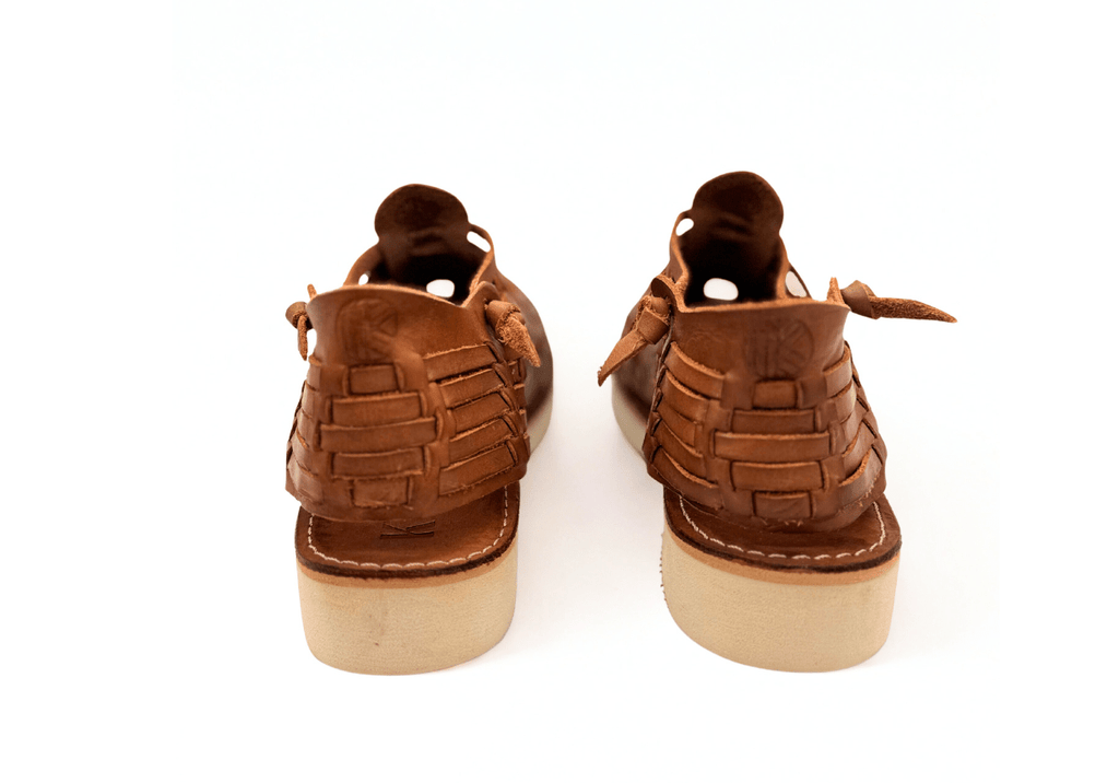 Huarache artesanal cerrado de piel trenzada con suela tipo crepé – Modelo Tierra de Kwara hecho a mano por Kwaramx.com | exclusivo de Kwaramx.com