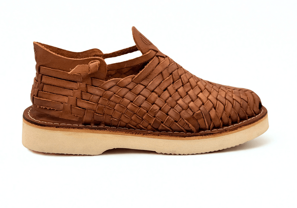 Huarache artesanal cerrado de piel trenzada con suela tipo crepé – Modelo Tierra de Kwara hecho a mano por Kwaramx.com | exclusivo de Kwaramx.com