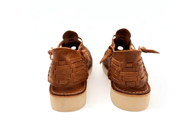 Huarache artesanal cerrado de piel trenzada con suela tipo crepé – Modelo Tierra de Kwara hecho a mano por Kwaramx.com | exclusivo de Kwaramx.com