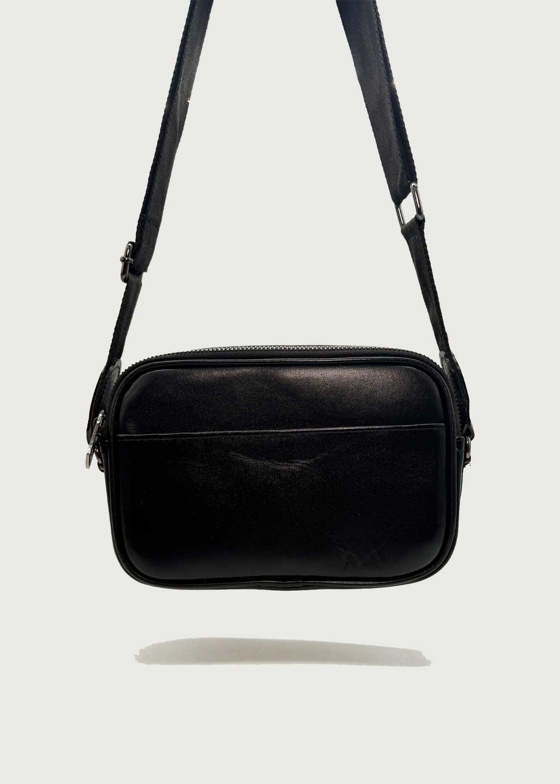 Bolsa Crossbody de Piel Kwara con logo grabado