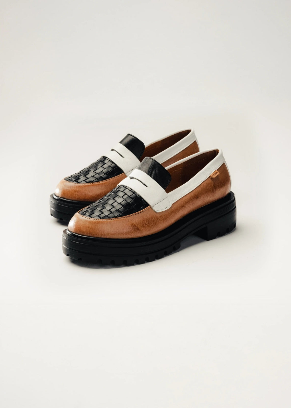 MOCASINE NEGRO/BLANCO hecho a mano por Kwaramx.com | exclusivo de Kwaramx.com