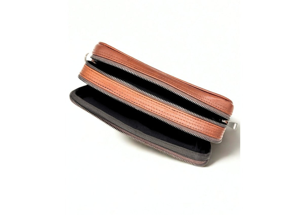 Neceser de piel artesanal con asa lateral – Modelo GRAN COYOTE de Kwara hecho a mano por Kwaramx.com | exclusivo de Kwaramx.com