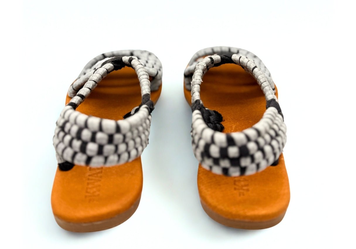 PATZCUARO MUJER hecho a mano por Kawara Huaraches Artesanales | exclusivo de Kwaramx.com