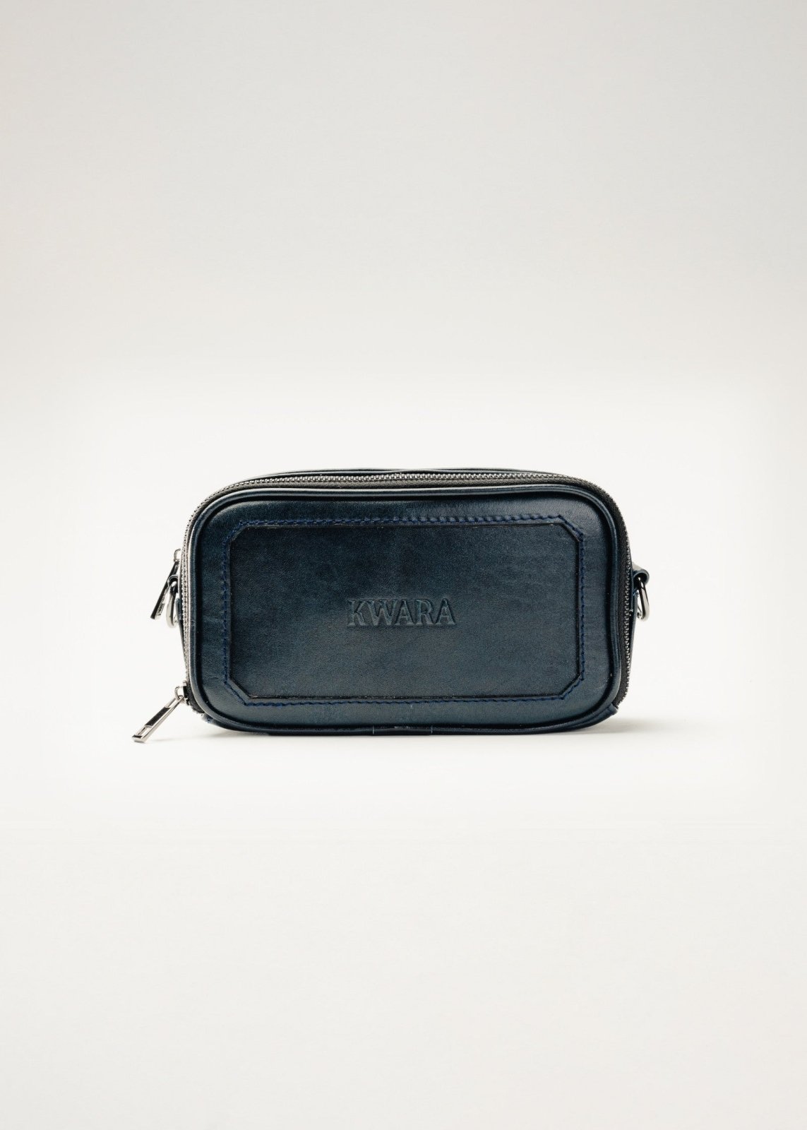 Pouch de piel artesanal azul – Modelo COYOTE de Kwara hecho a mano por Kwaramx.com | exclusivo de Kwaramx.com