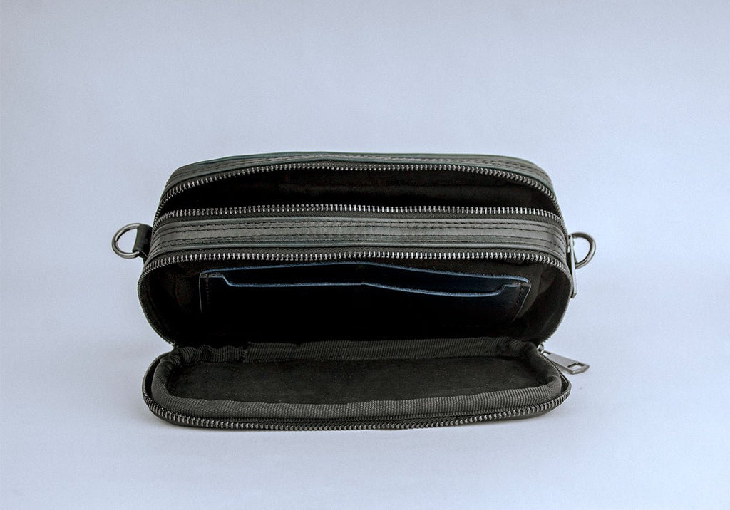 Pouch de piel artesanal negro – Modelo COYOTE de Kwara hecho a mano por Kwaramx.com | exclusivo de Kwaramx.com