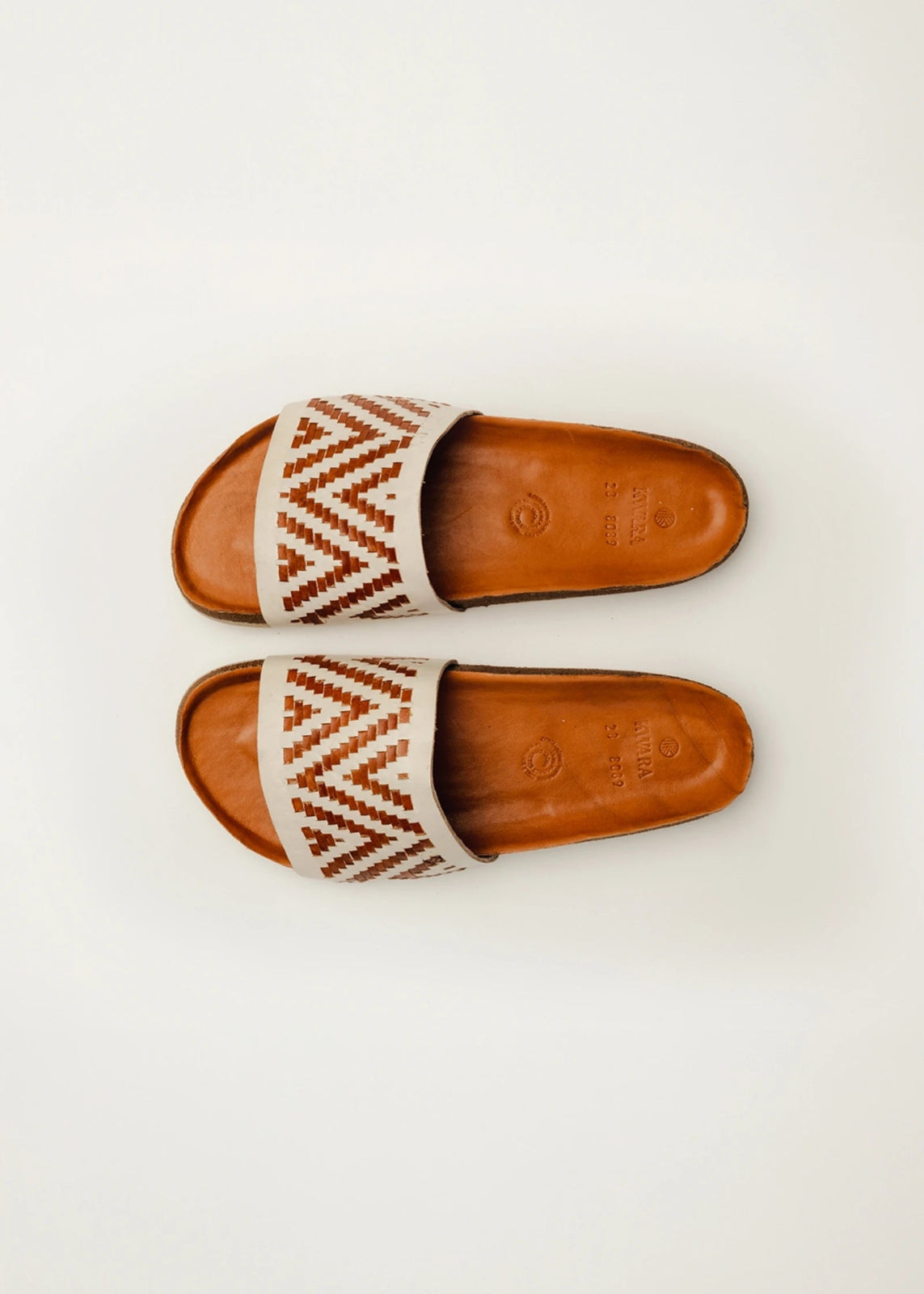 Sandalia artesanal tejida para hombre KWARA Slide hecho a mano por Kwaramx.com | exclusivo de Kwaramx.com