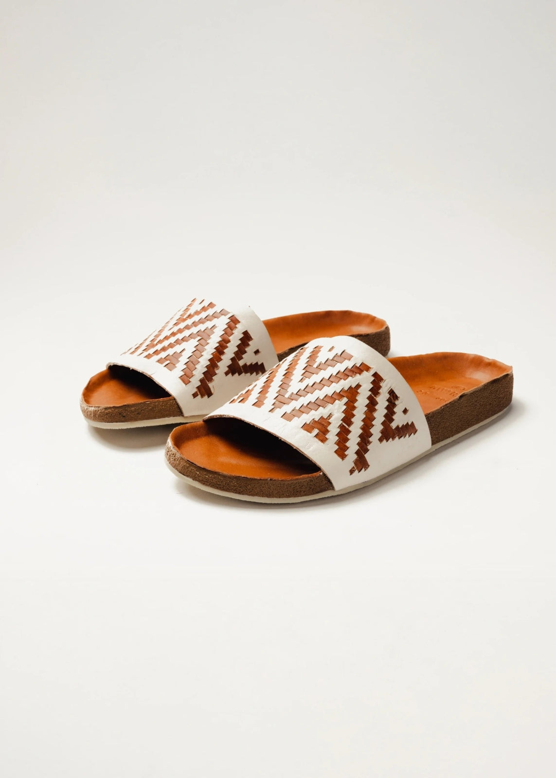 Sandalia artesanal tejida para hombre KWARA Slide hecho a mano por Kwaramx.com | exclusivo de Kwaramx.com