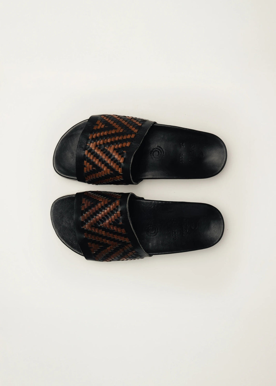 Sandalia huarache artesanal de piel mujer | KWARA Slide Tejida hecho a mano por Kwaramx.com | exclusivo de Kwaramx.com