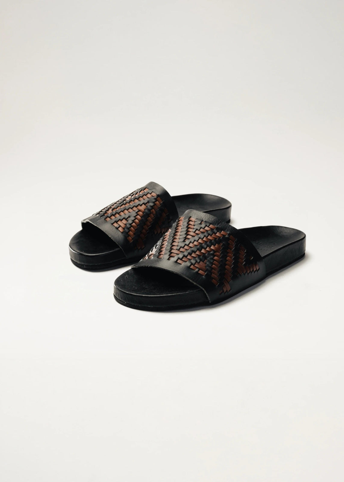 Sandalia huarache artesanal de piel mujer | KWARA Slide Tejida hecho a mano por Kwaramx.com | exclusivo de Kwaramx.com