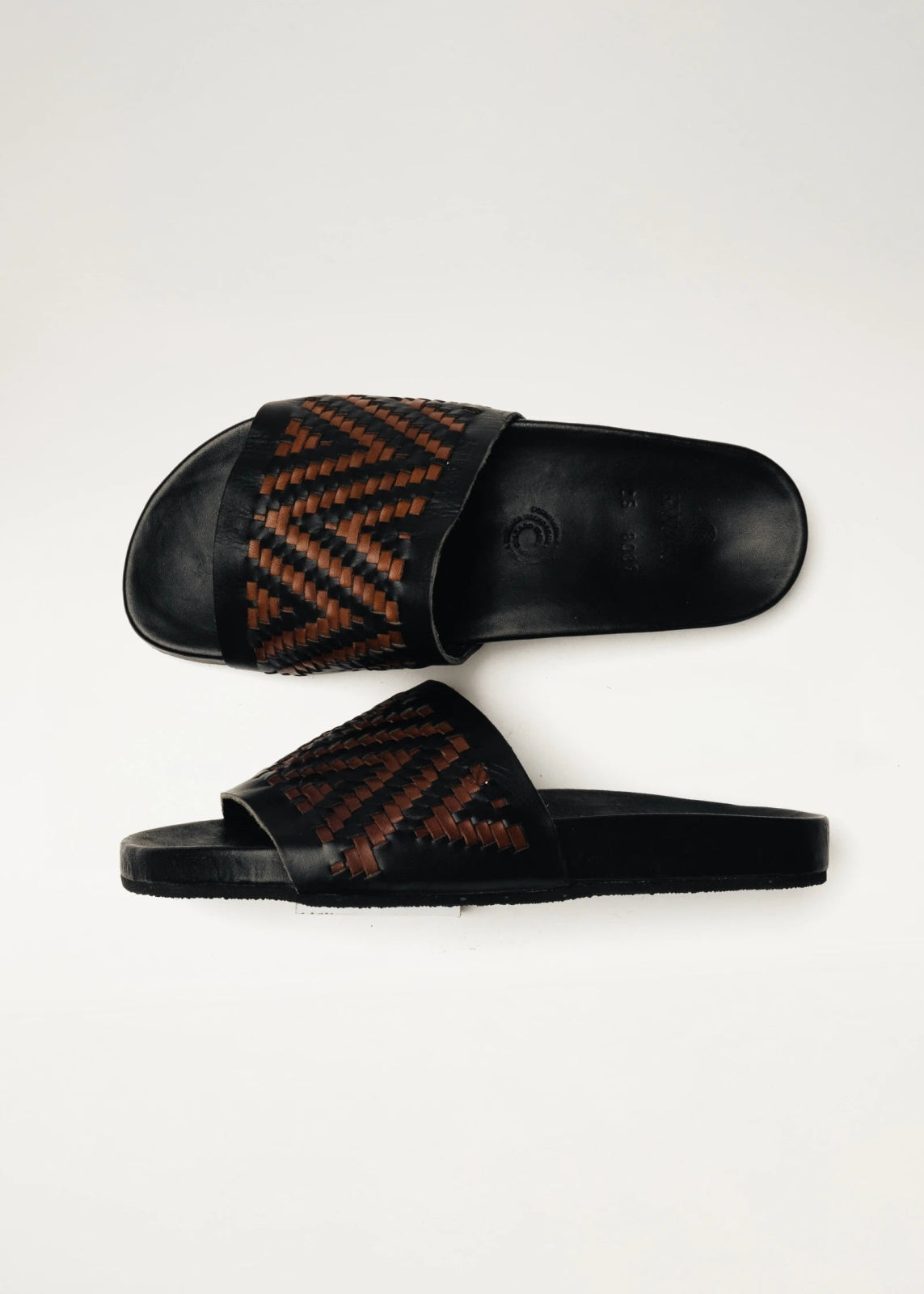 Sandalia huarache artesanal de piel mujer | KWARA Slide Tejida hecho a mano por Kwaramx.com | exclusivo de Kwaramx.com